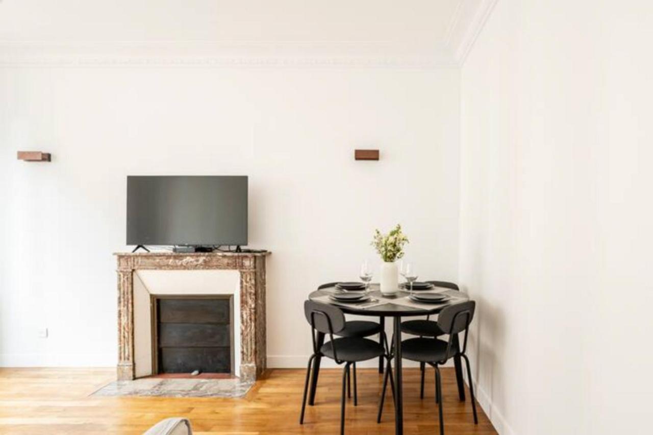 The Square, Paris-Asnieres, Private Apartment With Bedroom And Living Room Экстерьер фото